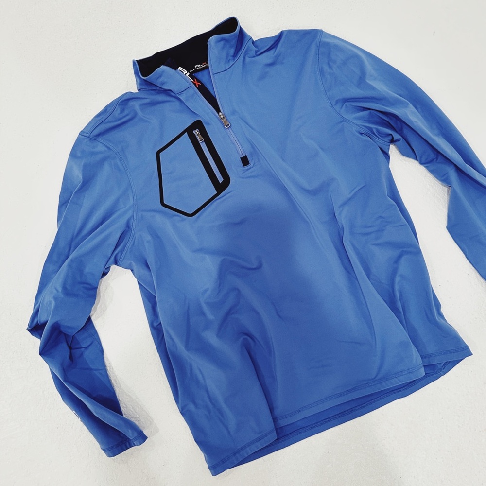 Size Large. Great pullover. In good shape.